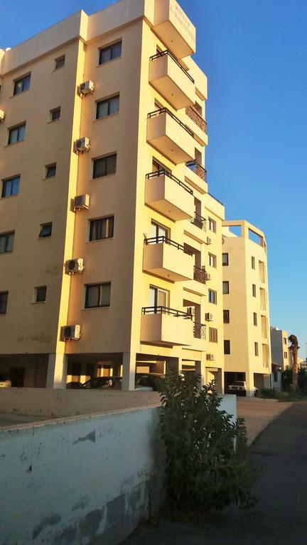 101 Mandritis Court Appartement Larnaca Buitenkant foto