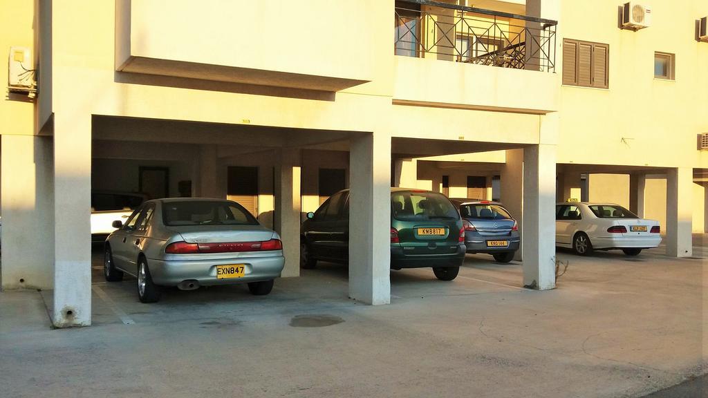 101 Mandritis Court Appartement Larnaca Buitenkant foto