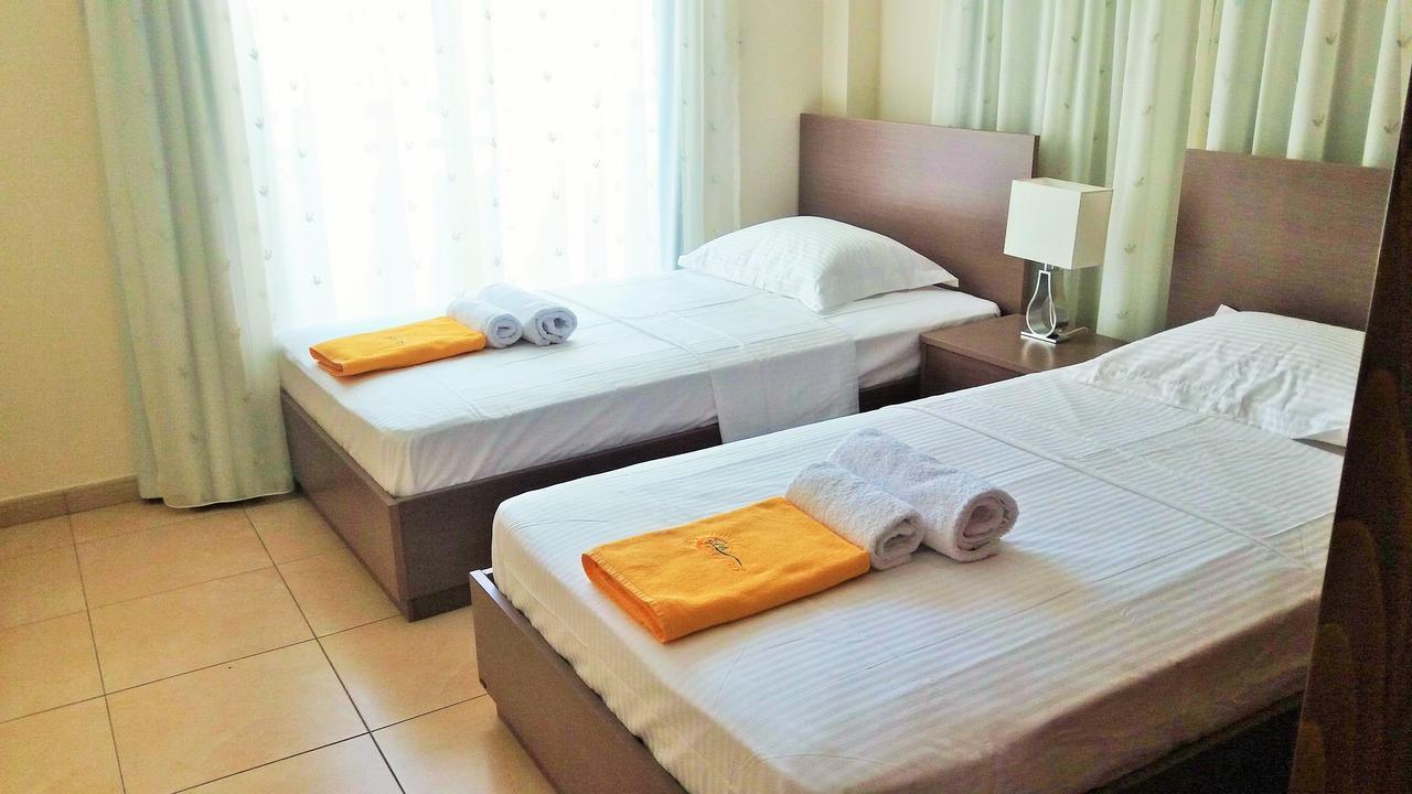 101 Mandritis Court Appartement Larnaca Buitenkant foto