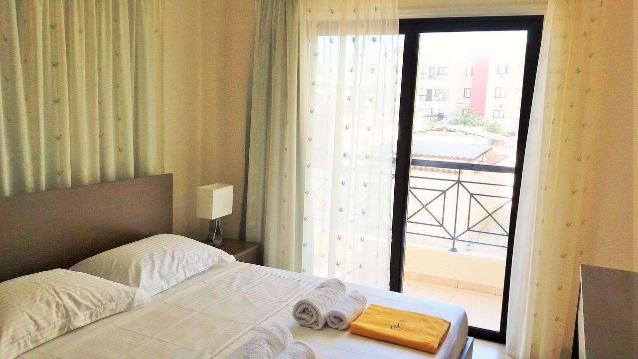 101 Mandritis Court Appartement Larnaca Buitenkant foto
