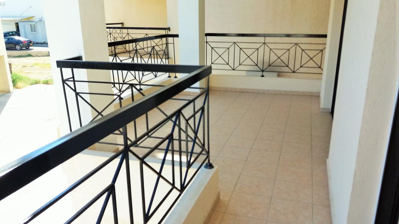 101 Mandritis Court Appartement Larnaca Buitenkant foto