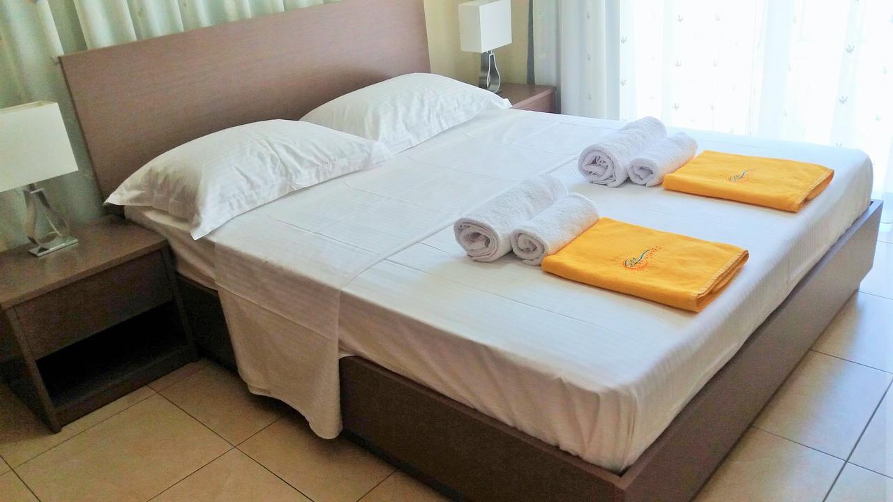 101 Mandritis Court Appartement Larnaca Buitenkant foto
